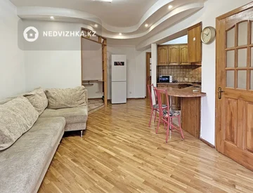 3-комнатная квартира, этаж 3 из 5, 70 м², На длительный срок, миниатюра 1