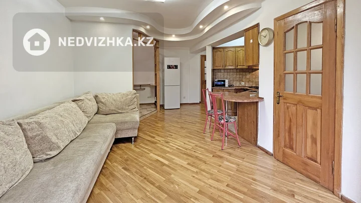 3-комнатная квартира, этаж 3 из 5, 70 м², На длительный срок