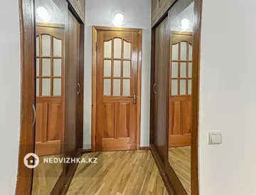 3-комнатная квартира, этаж 3 из 5, 70 м², На длительный срок, миниатюра 9