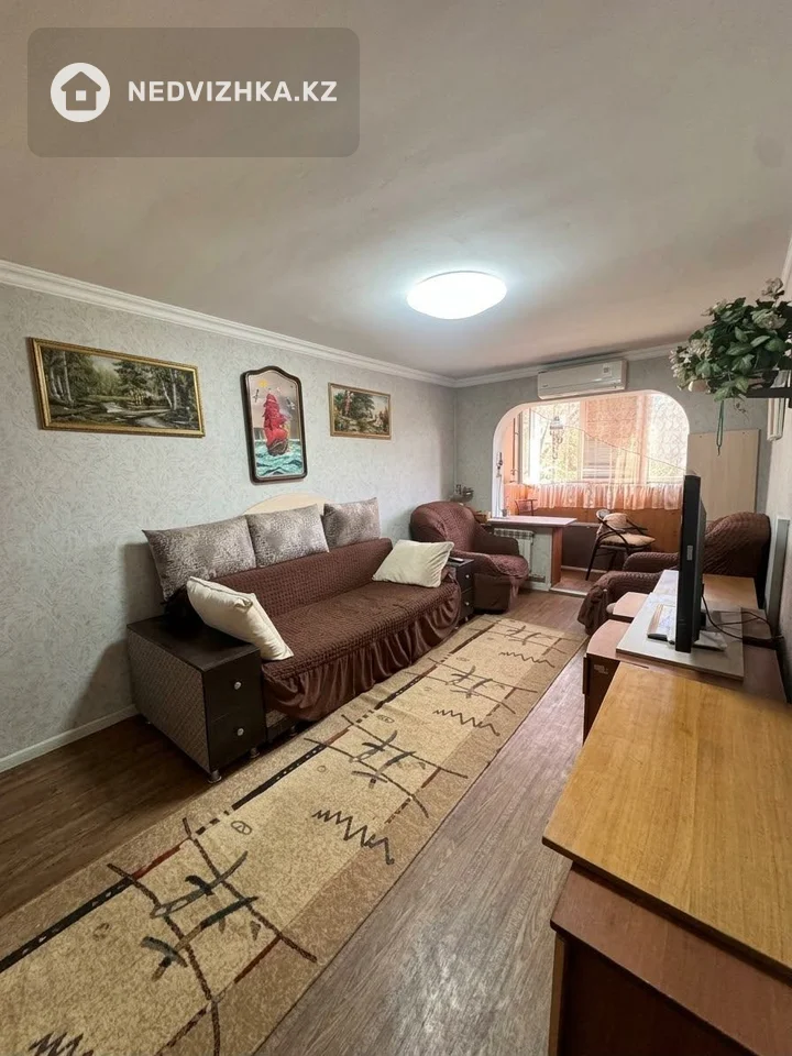 1-комнатная квартира, этаж 4 из 4, 32 м², фотография 2