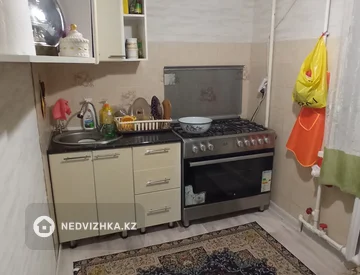 2-комнатная квартира, этаж 3 из 5, 46 м², миниатюра 2