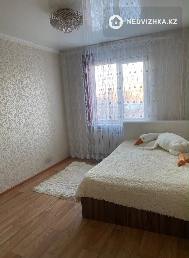 4-комнатная квартира, этаж 4 из 6, 82 м², фотография 3