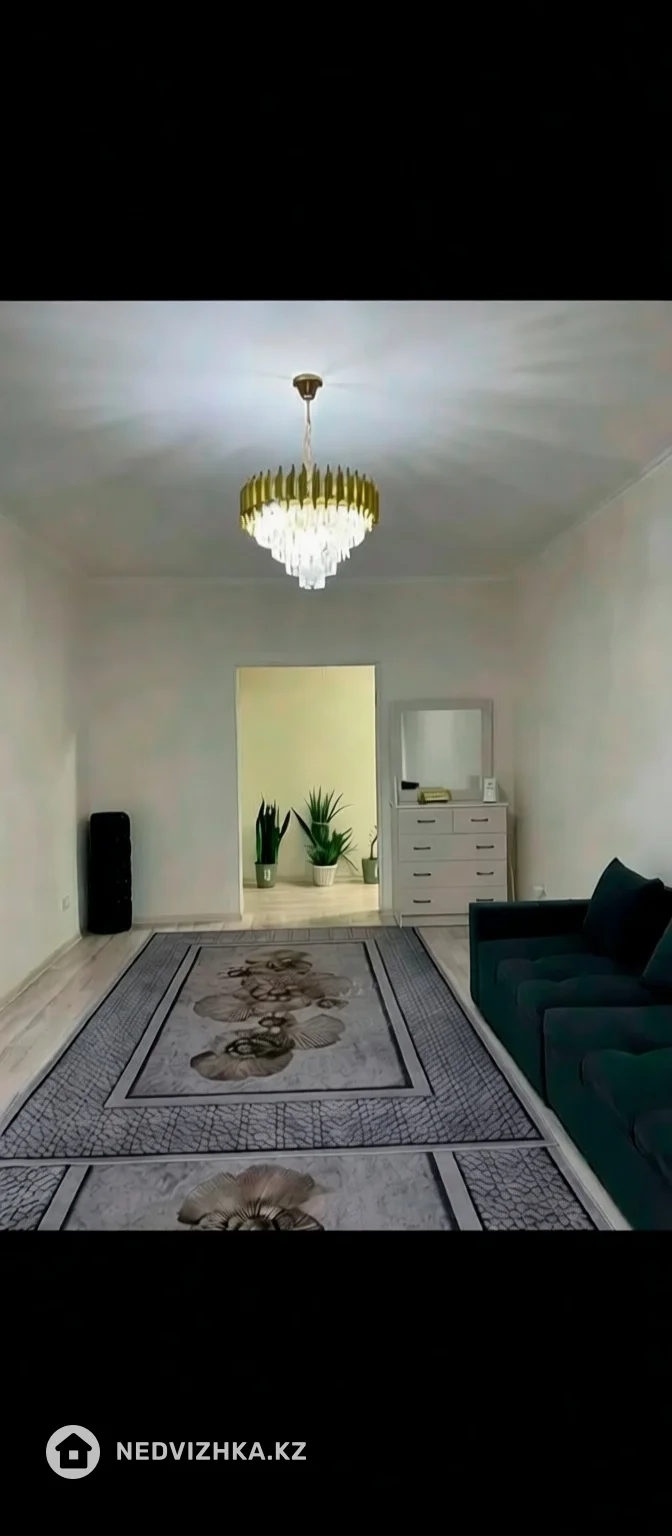 2-комнатная квартира, этаж 8 из 12, 68 м², фотография 2