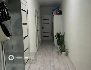 2-комнатная квартира, этаж 8 из 12, 68 м², миниатюра 8