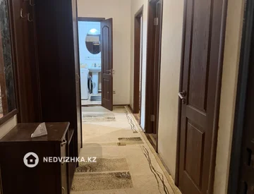 2-комнатная квартира, этаж 4 из 5, 58 м², На длительный срок, миниатюра 1