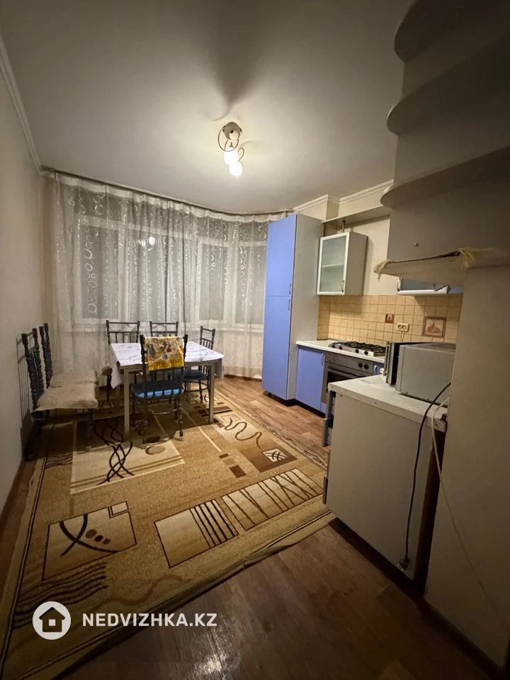 2-комнатная квартира, этаж 4 из 5, 58 м², На длительный срок, фотография 3