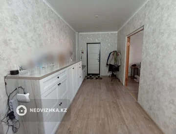 2-комнатная квартира, этаж 7 из 9, 63 м², миниатюра 2