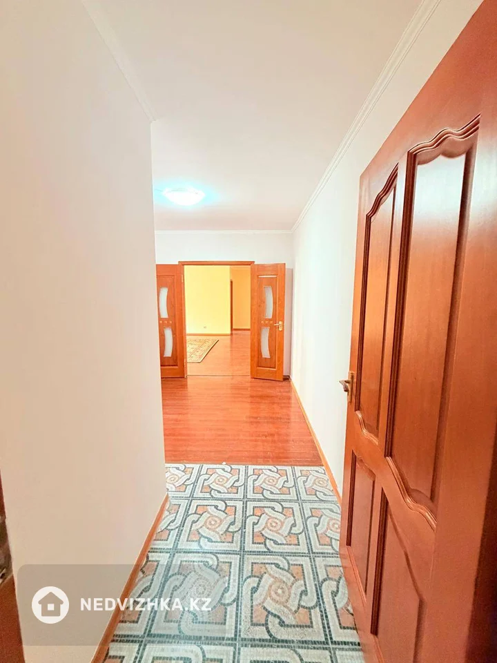 3-комнатная квартира, этаж 2 из 5, 113 м², фотография 2