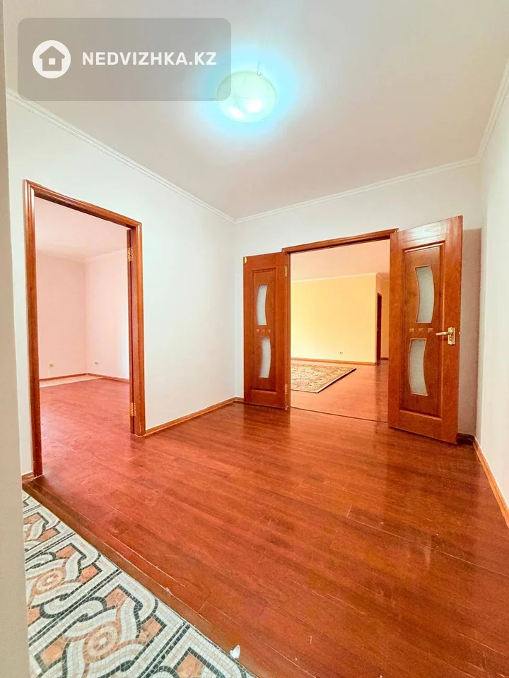 3-комнатная квартира, этаж 2 из 5, 113 м², фотография 5