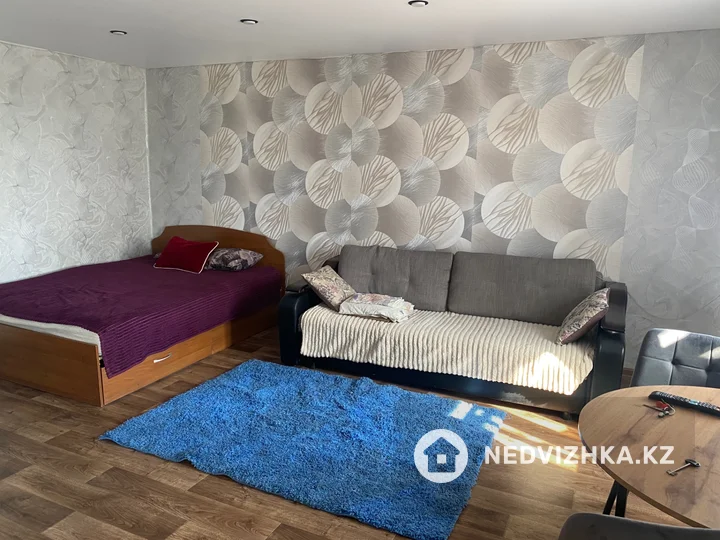 1-комнатная квартира, этаж 3 из 5, 40 м², Посуточно, фотография 2