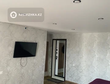 1-комнатная квартира, этаж 3 из 5, 40 м², Посуточно, миниатюра 3