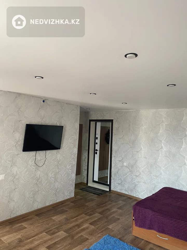 1-комнатная квартира, этаж 3 из 5, 40 м², Посуточно, фотография 3