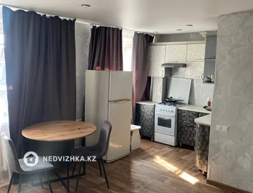 1-комнатная квартира, этаж 3 из 5, 40 м², Посуточно, миниатюра 5