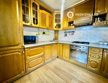 4-комнатная квартира, этаж 3 из 5, 101 м², миниатюра 1