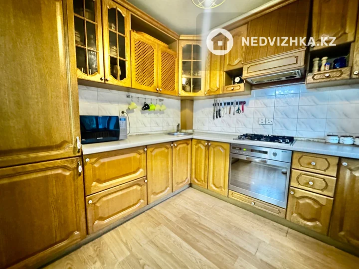 4-комнатная квартира, этаж 3 из 5, 101 м²