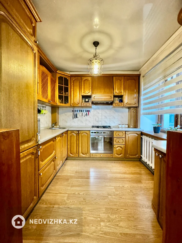 4-комнатная квартира, этаж 3 из 5, 101 м², фотография 2