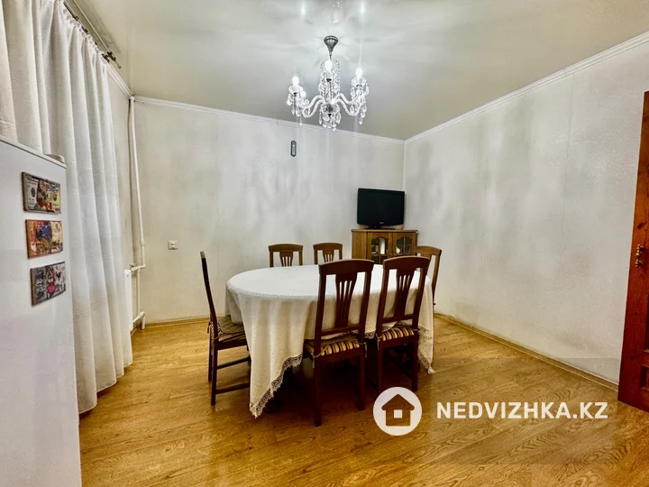 4-комнатная квартира, этаж 3 из 5, 101 м², фотография 3