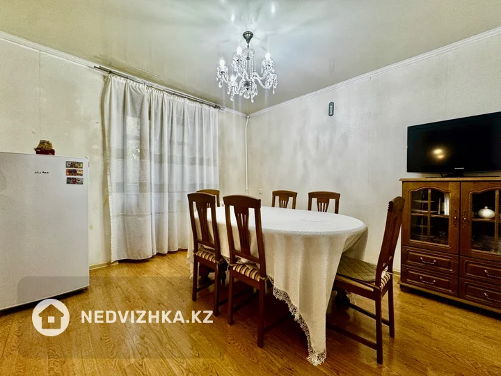 4-комнатная квартира, этаж 3 из 5, 101 м², фотография 4