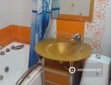 2-комнатная квартира, этаж 4 из 5, 64 м², На длительный срок, миниатюра 4
