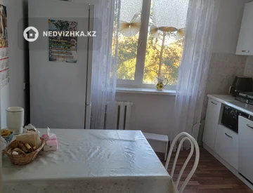 3-комнатная квартира, этаж 3 из 5, 70 м², миниатюра 2