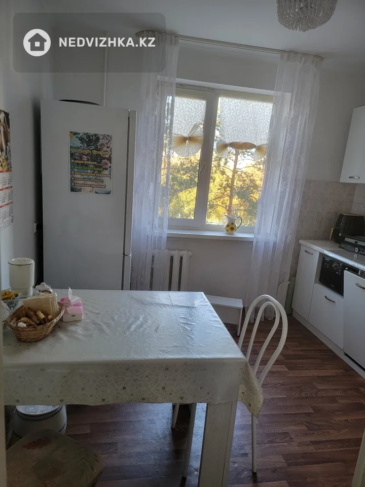 3-комнатная квартира, этаж 3 из 5, 70 м², фотография 2