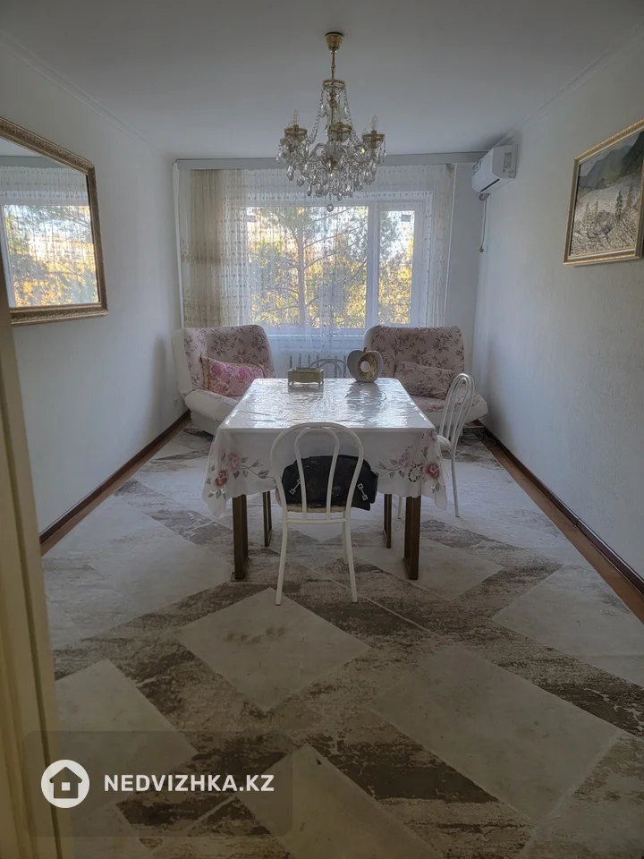 3-комнатная квартира, этаж 3 из 5, 70 м², фотография 3