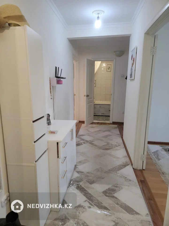 3-комнатная квартира, этаж 3 из 5, 70 м², фотография 4