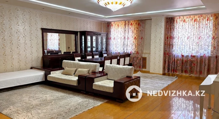 4-комнатная квартира, этаж 3 из 3, 153 м²