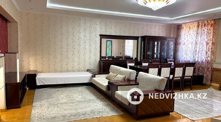 4-комнатная квартира, этаж 3 из 3, 153 м², фотография 3