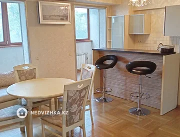 3-комнатная квартира, этаж 4 из 9, 72 м², миниатюра 1