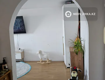 2-комнатная квартира, этаж 8 из 9, 54 м², миниатюра 1