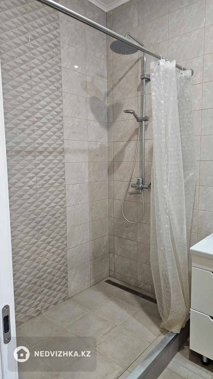 2-комнатная квартира, этаж 12 из 13, 54 м², фотография 4