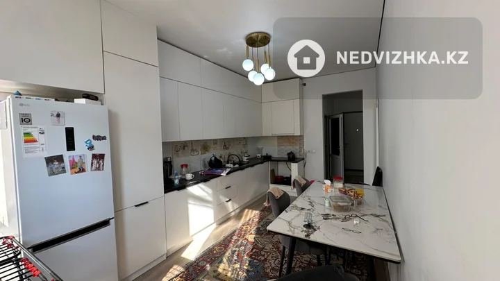 2-комнатная квартира, этаж 3 из 13, 48 м², фотография 2