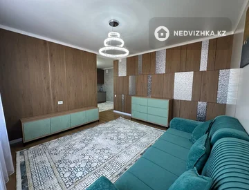 3-комнатная квартира, этаж 8 из 18, 52 м², миниатюра 2
