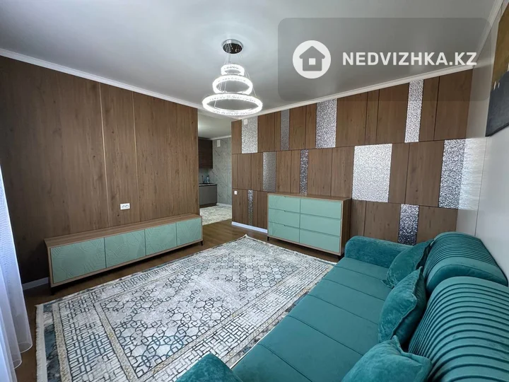 3-комнатная квартира, этаж 8 из 18, 52 м², фотография 2