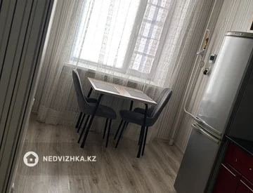 1-комнатная квартира, этаж 2 из 9, 40 м², Посуточно, миниатюра 2