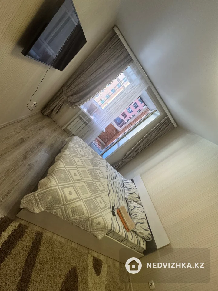 1-комнатная квартира, этаж 2 из 9, 40 м², Посуточно, фотография 3