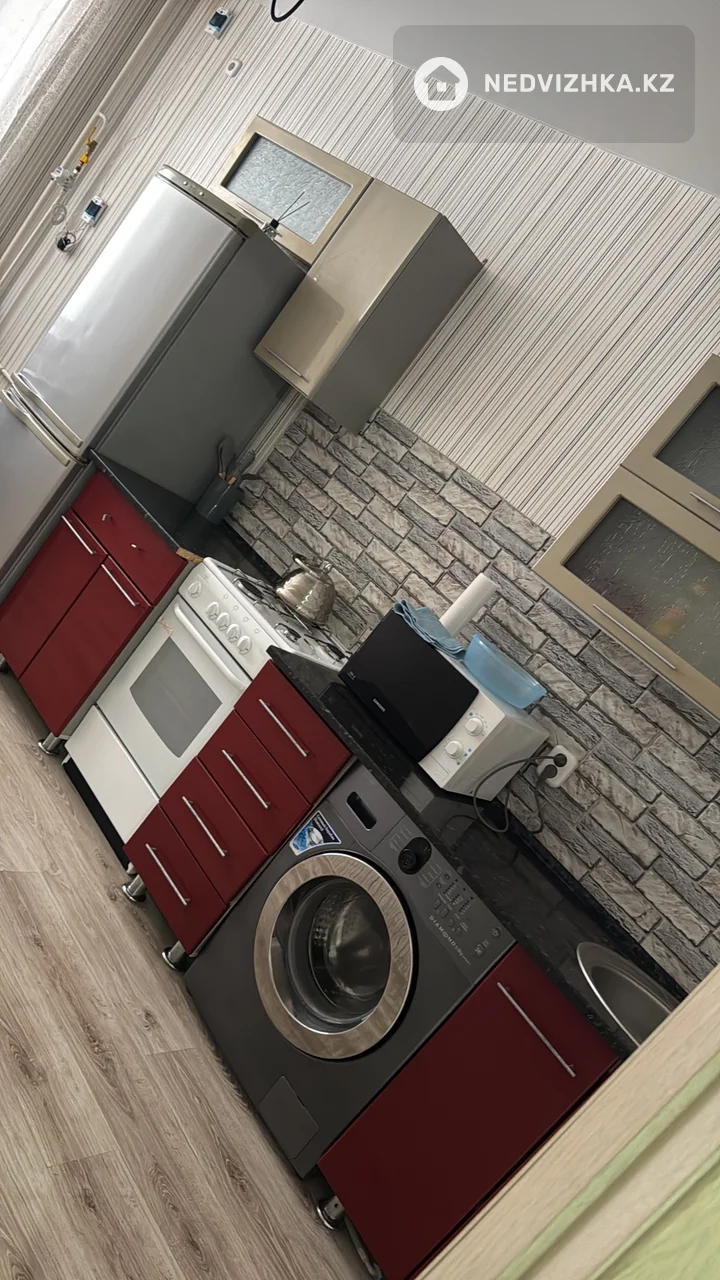 1-комнатная квартира, этаж 2 из 9, 40 м², Посуточно, фотография 4