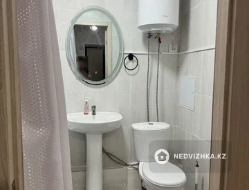 1-комнатная квартира, этаж 2 из 9, 40 м², Посуточно, миниатюра 6
