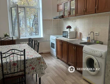 1-комнатная квартира, этаж 3 из 4, 37 м², миниатюра 1