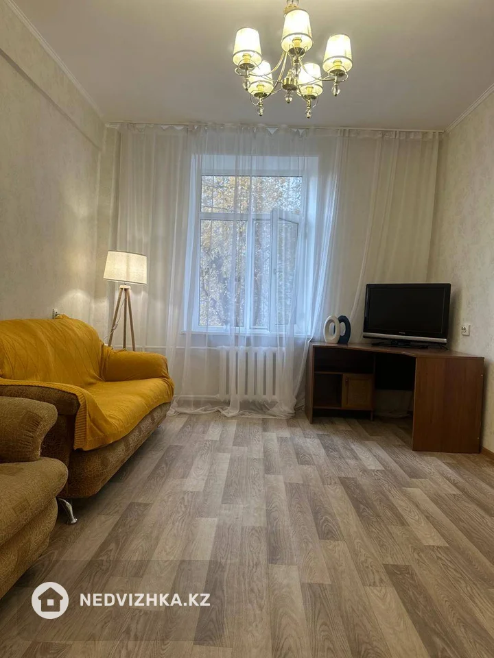 1-комнатная квартира, этаж 3 из 4, 37 м², фотография 4