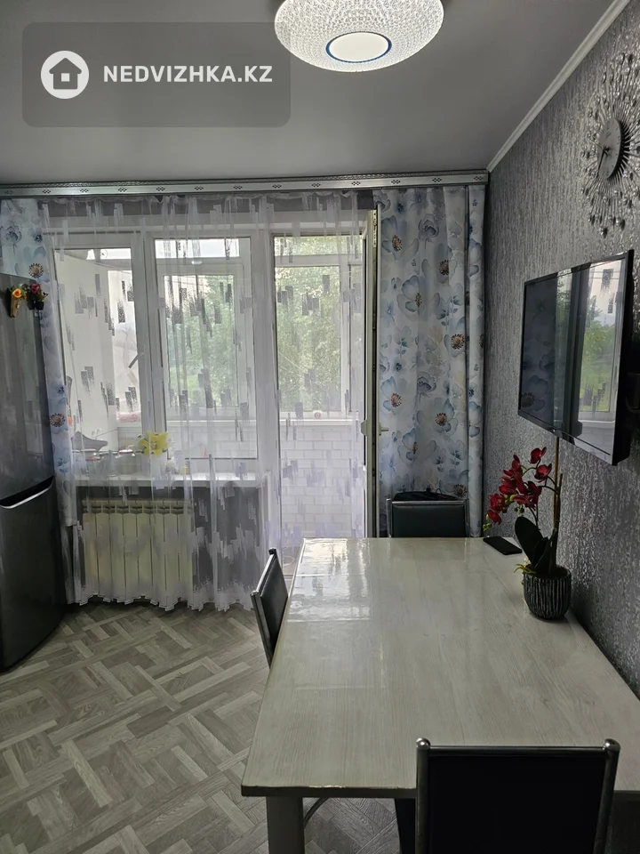 3-комнатная квартира, этаж 4 из 5, 63 м², фотография 2