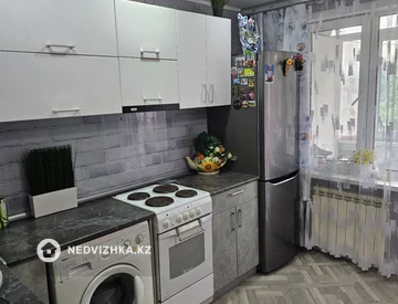 3-комнатная квартира, этаж 4 из 5, 63 м², миниатюра 1