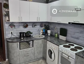 3-комнатная квартира, этаж 4 из 5, 63 м², миниатюра 3