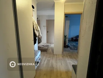 2-комнатная квартира, этаж 3 из 5, 53 м², миниатюра 2