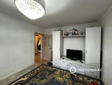 2-комнатная квартира, этаж 3 из 5, 53 м², миниатюра 1