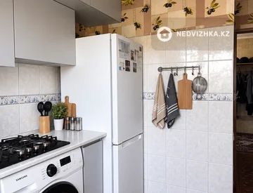 3-комнатная квартира, этаж 4 из 5, 58 м², миниатюра 2