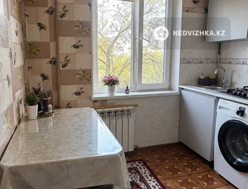 3-комнатная квартира, этаж 4 из 5, 58 м², миниатюра 1
