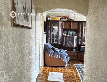 3-комнатная квартира, этаж 4 из 5, 58 м², миниатюра 4