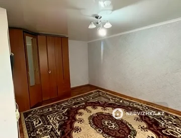 2-комнатная квартира, этаж 3 из 9, 36 м², миниатюра 2